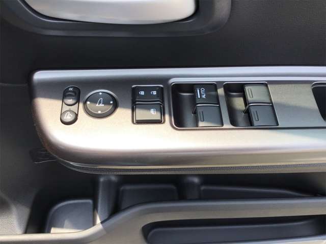 ホンダ フリード　ハイブリッド １．５ ハイブリッド クロスター R5年 (近畿) 99