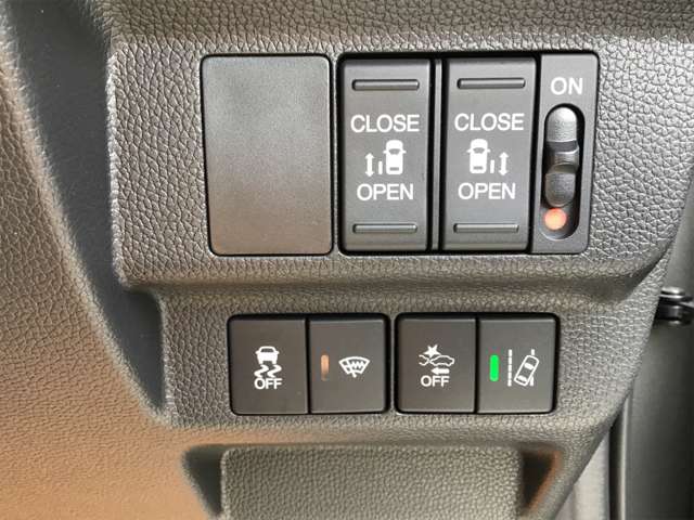 ホンダ フリード　ハイブリッド １．５ ハイブリッド クロスター R5年 (近畿) 99