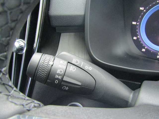 ボルボ ＸＣ４０ アルティメット Ｂ４ ＡＷＤ ４ＷＤ R4年 (関東) 99