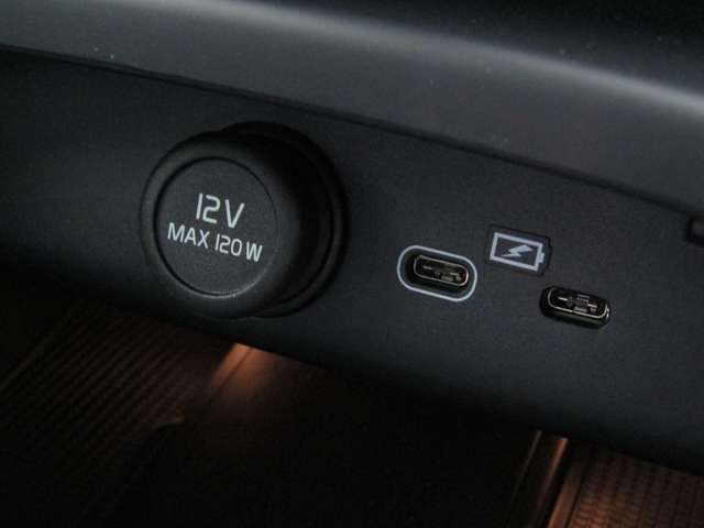 ボルボ ＸＣ４０ アルティメット Ｂ４ ＡＷＤ ４ＷＤ R4年 (関東) 99