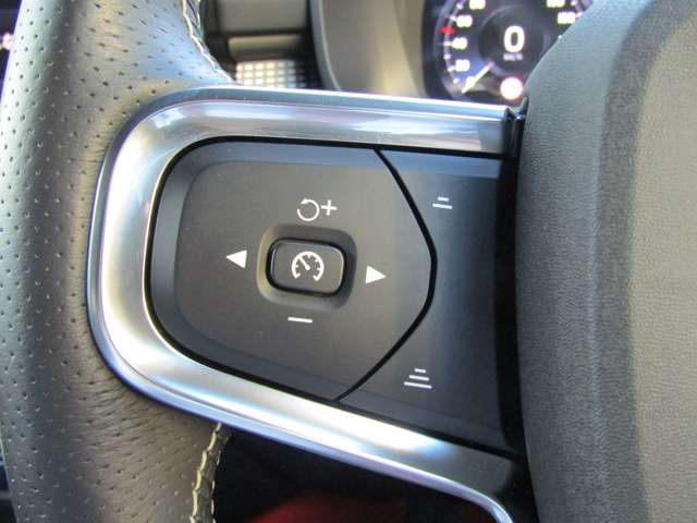 ボルボ ＸＣ４０ Ｂ４ ＡＷＤ Ｒデザイン ４ＷＤ R3年 (関東) 99