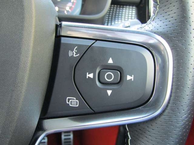 ボルボ ＸＣ４０ Ｂ４ ＡＷＤ Ｒデザイン ４ＷＤ R3年 (関東) 99