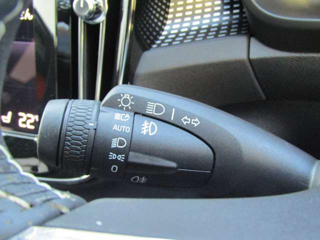 ボルボ ＸＣ４０ Ｂ４ ＡＷＤ Ｒデザイン ４ＷＤ R3年 (関東) 99