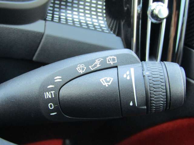 ボルボ ＸＣ４０ Ｂ４ ＡＷＤ Ｒデザイン ４ＷＤ R3年 (関東) 99