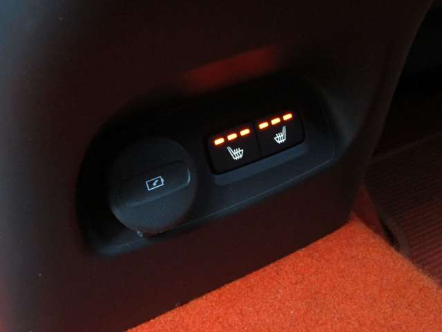 ボルボ ＸＣ４０ Ｂ４ ＡＷＤ Ｒデザイン ４ＷＤ R3年 (関東) 99