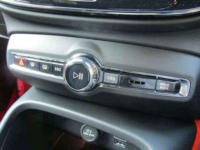 ボルボ ＸＣ４０ Ｂ４ ＡＷＤ Ｒデザイン ４ＷＤ R3年 (関東) 99