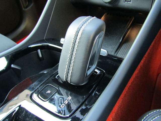 ボルボ ＸＣ４０ Ｂ４ ＡＷＤ Ｒデザイン ４ＷＤ R3年 (関東) 99