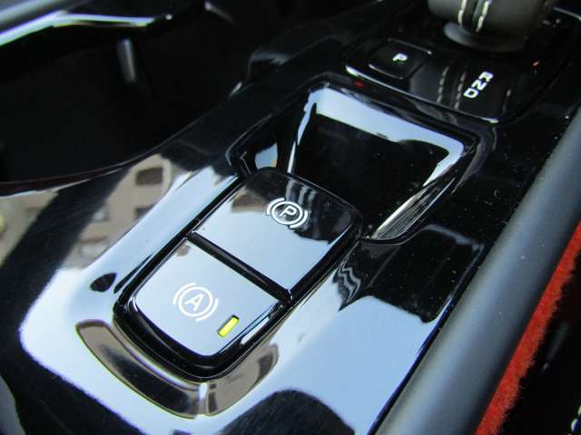 ボルボ ＸＣ４０ Ｂ４ ＡＷＤ Ｒデザイン ４ＷＤ R3年 (関東) 99