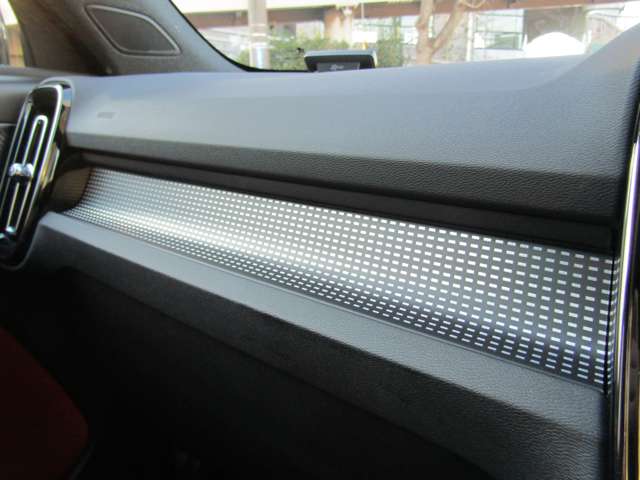 ボルボ ＸＣ４０ Ｂ４ ＡＷＤ Ｒデザイン ４ＷＤ R3年 (関東) 99