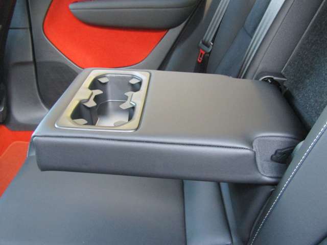 ボルボ ＸＣ４０ Ｂ４ ＡＷＤ Ｒデザイン ４ＷＤ R3年 (関東) 99