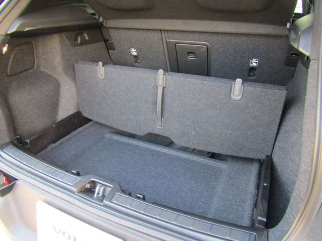 ボルボ ＸＣ４０ Ｂ４ ＡＷＤ Ｒデザイン ４ＷＤ R3年 (関東) 99