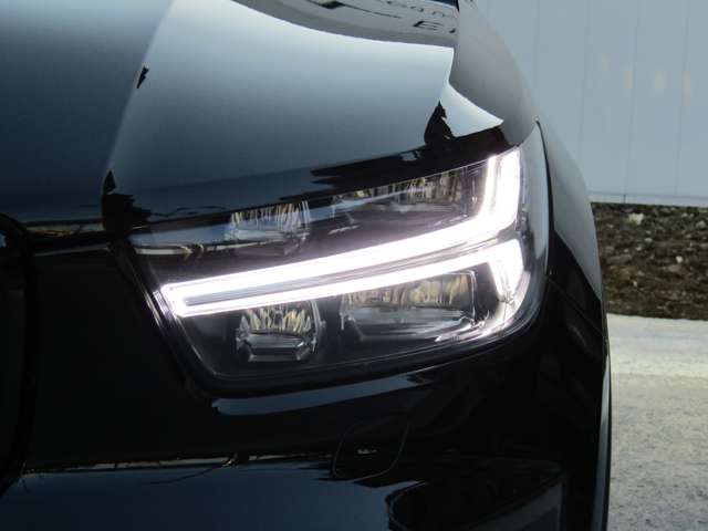 ボルボ ＸＣ４０ Ｂ４ ＡＷＤ Ｒデザイン ４ＷＤ R3年 (関東) 99