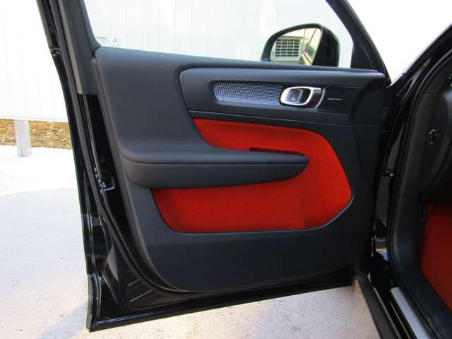 ボルボ ＸＣ４０ Ｂ４ ＡＷＤ Ｒデザイン ４ＷＤ R3年 (関東) 99