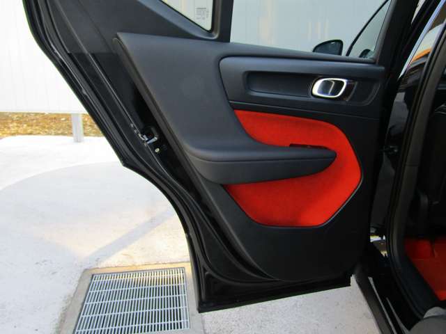 ボルボ ＸＣ４０ Ｂ４ ＡＷＤ Ｒデザイン ４ＷＤ R3年 (関東) 99