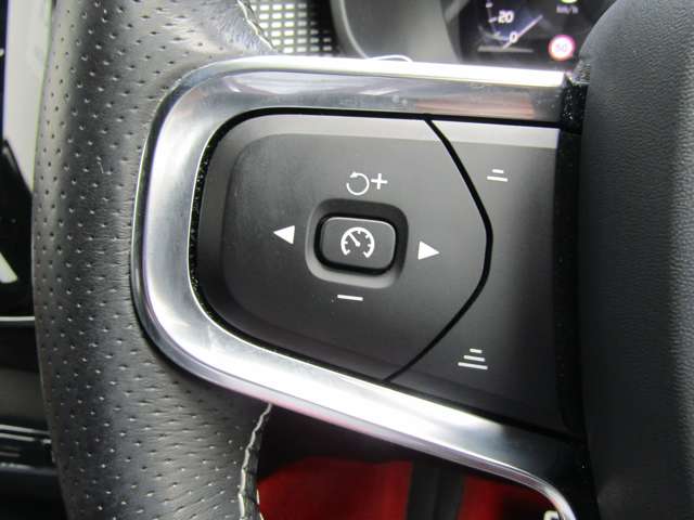 ボルボ ＸＣ４０ Ｔ４ ＡＷＤ Ｒデザイン ４ＷＤ R2年 (関東) 99