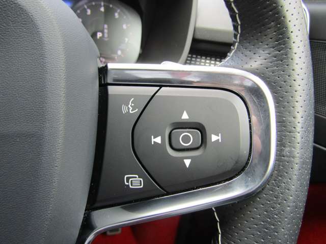 ボルボ ＸＣ４０ Ｔ４ ＡＷＤ Ｒデザイン ４ＷＤ R2年 (関東) 99