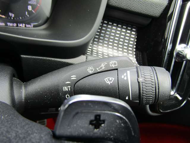 ボルボ ＸＣ４０ Ｔ４ ＡＷＤ Ｒデザイン ４ＷＤ R2年 (関東) 99