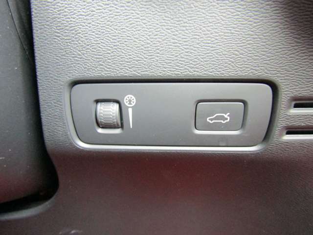 ボルボ ＸＣ４０ Ｔ４ ＡＷＤ Ｒデザイン ４ＷＤ R2年 (関東) 99