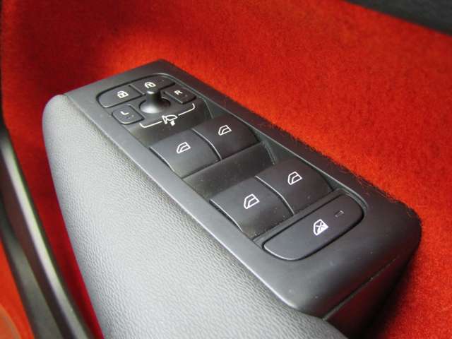 ボルボ ＸＣ４０ Ｔ４ ＡＷＤ Ｒデザイン ４ＷＤ R2年 (関東) 99