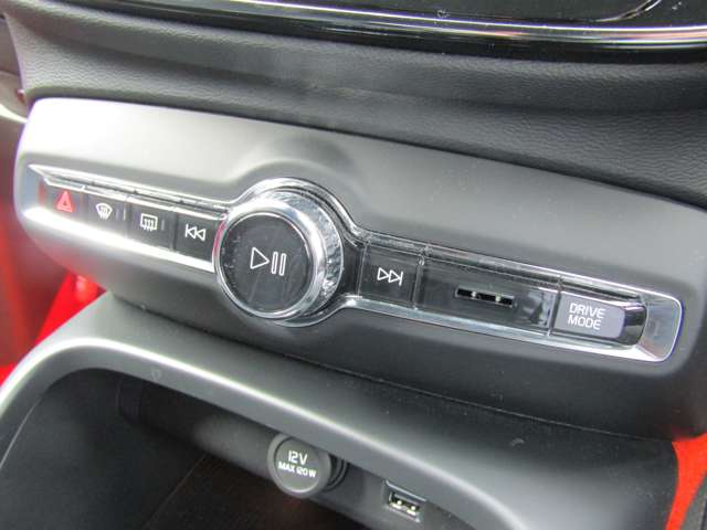 ボルボ ＸＣ４０ Ｔ４ ＡＷＤ Ｒデザイン ４ＷＤ R2年 (関東) 99