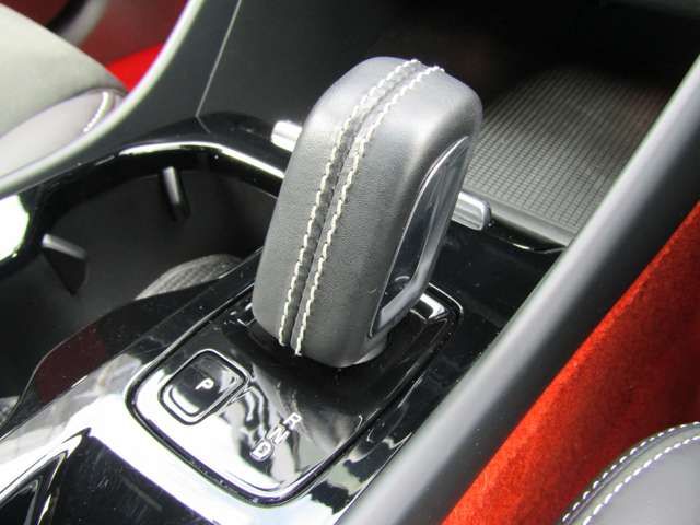 ボルボ ＸＣ４０ Ｔ４ ＡＷＤ Ｒデザイン ４ＷＤ R2年 (関東) 99