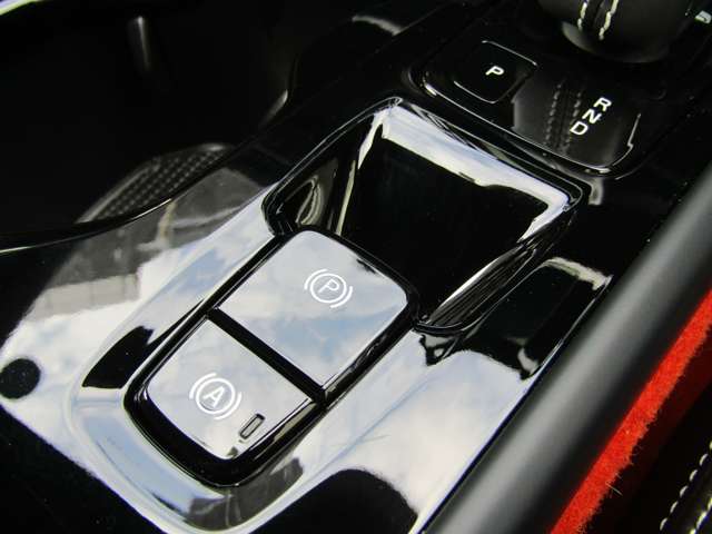 ボルボ ＸＣ４０ Ｔ４ ＡＷＤ Ｒデザイン ４ＷＤ R2年 (関東) 99