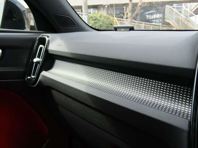 ボルボ ＸＣ４０ Ｔ４ ＡＷＤ Ｒデザイン ４ＷＤ R2年 (関東) 99