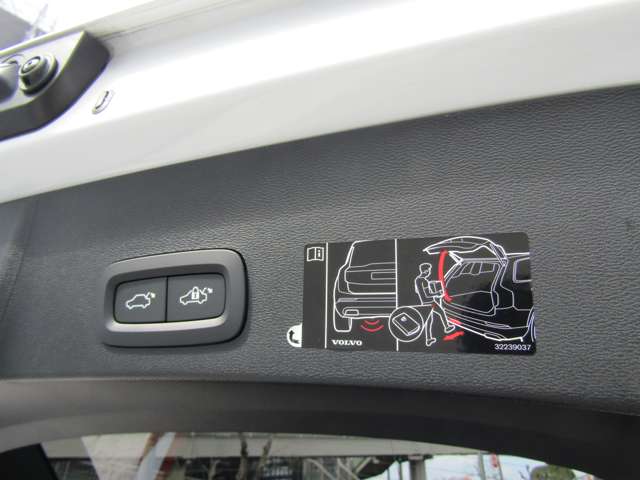 ボルボ ＸＣ４０ Ｔ４ ＡＷＤ Ｒデザイン ４ＷＤ R2年 (関東) 99