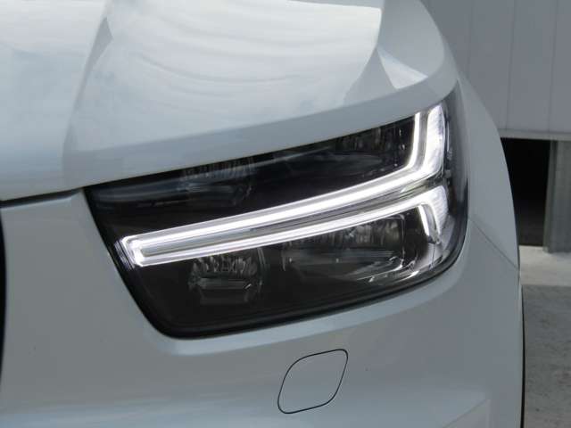 ボルボ ＸＣ４０ Ｔ４ ＡＷＤ Ｒデザイン ４ＷＤ R2年 (関東) 99