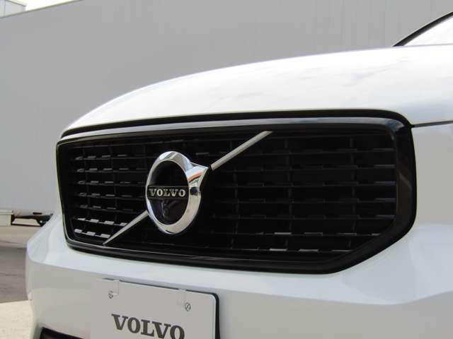 ボルボ ＸＣ４０ Ｔ４ ＡＷＤ Ｒデザイン ４ＷＤ R2年 (関東) 99