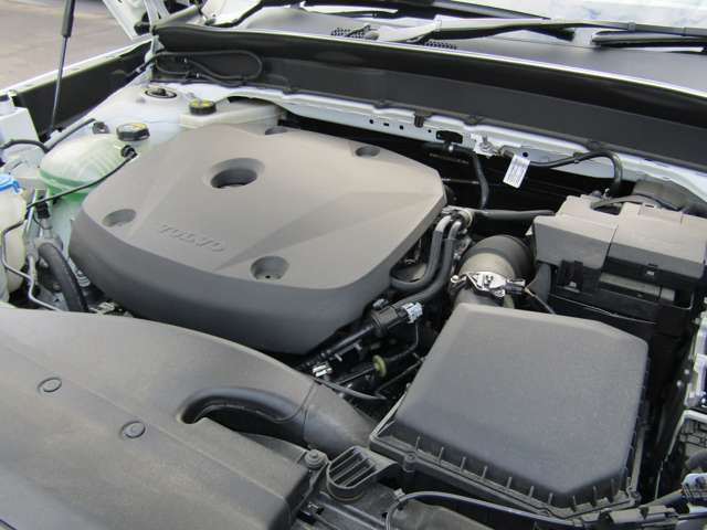 ボルボ ＸＣ４０ Ｔ４ ＡＷＤ Ｒデザイン ４ＷＤ R2年 (関東) 99