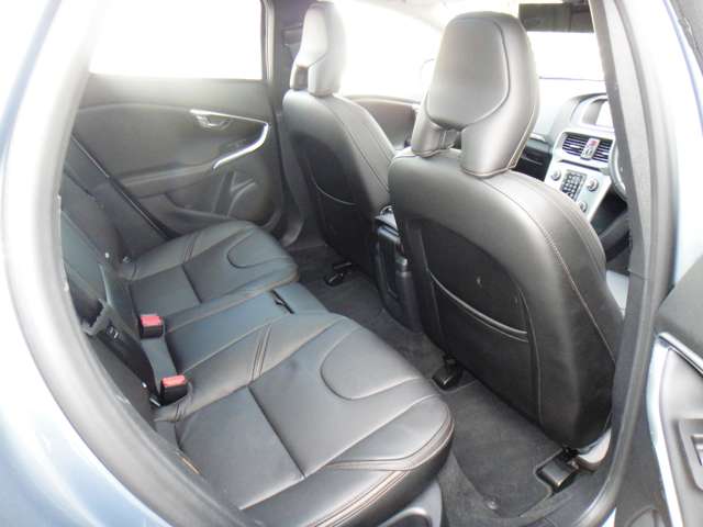 ボルボ Ｖ４０クロスカントリー Ｔ５ ＡＷＤ サマム ４ＷＤ H29年 (東北) 99