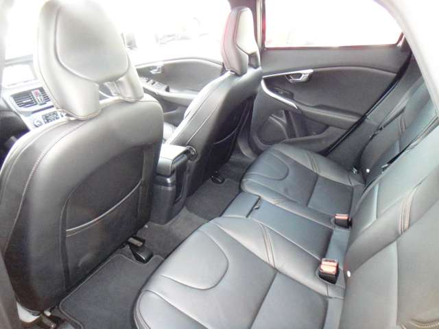 ボルボ Ｖ４０クロスカントリー Ｔ５ ＡＷＤ サマム ４ＷＤ H29年 (東北) 99