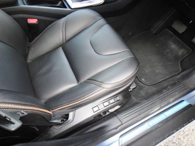 ボルボ Ｖ４０クロスカントリー Ｔ５ ＡＷＤ サマム ４ＷＤ H29年 (東北) 99