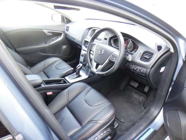 ボルボ Ｖ４０クロスカントリー Ｔ５ ＡＷＤ サマム ４ＷＤ H29年 (東北) 99