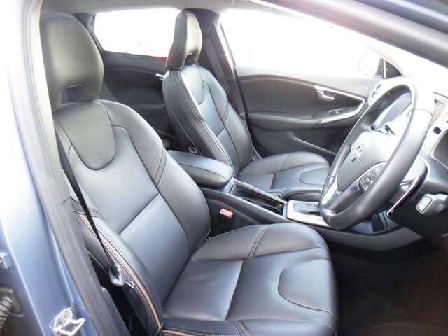 ボルボ Ｖ４０クロスカントリー Ｔ５ ＡＷＤ サマム ４ＷＤ H29年 (東北) 99