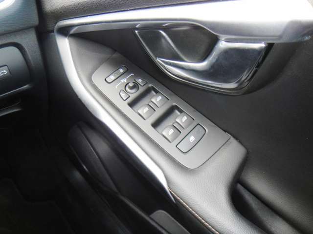 ボルボ Ｖ４０クロスカントリー Ｔ５ ＡＷＤ サマム ４ＷＤ H29年 (東北) 99