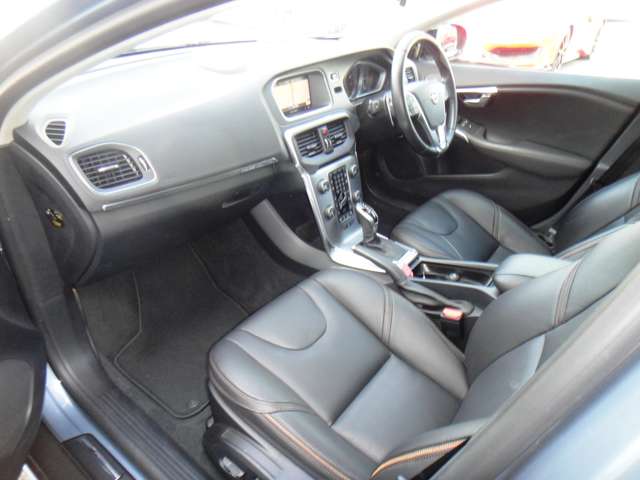 ボルボ Ｖ４０クロスカントリー Ｔ５ ＡＷＤ サマム ４ＷＤ H29年 (東北) 99