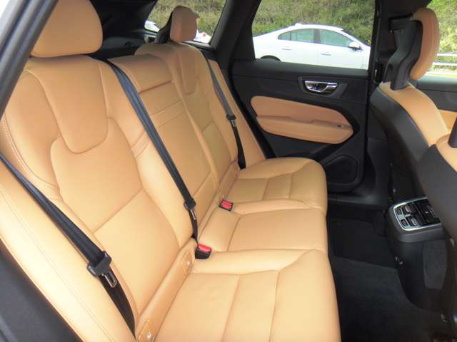 ボルボ ＸＣ６０ Ｄ４ ＡＷＤ モメンタム ディーゼルターボ ４ＷＤ H30年 (東北) 99