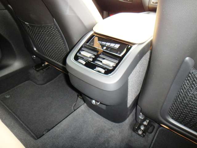 ボルボ ＸＣ６０ Ｄ４ ＡＷＤ モメンタム ディーゼルターボ ４ＷＤ H30年 (東北) 99