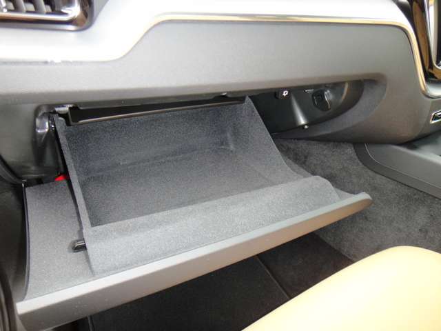 ボルボ ＸＣ６０ Ｄ４ ＡＷＤ モメンタム ディーゼルターボ ４ＷＤ H30年 (東北) 99