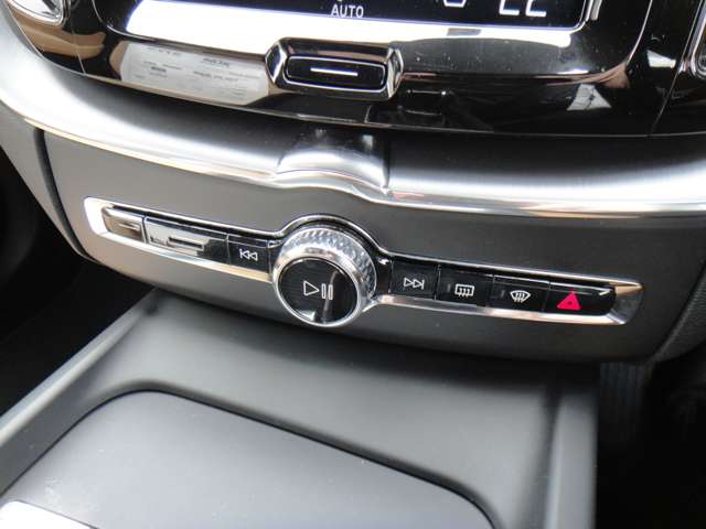 ボルボ ＸＣ６０ Ｄ４ ＡＷＤ モメンタム ディーゼルターボ ４ＷＤ H30年 (東北) 99