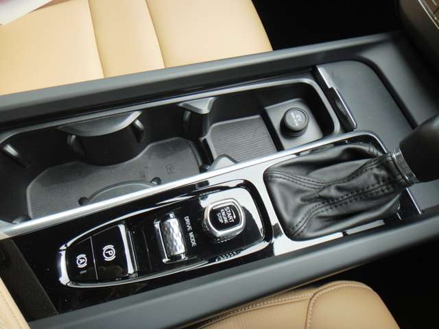 ボルボ ＸＣ６０ Ｄ４ ＡＷＤ モメンタム ディーゼルターボ ４ＷＤ H30年 (東北) 99