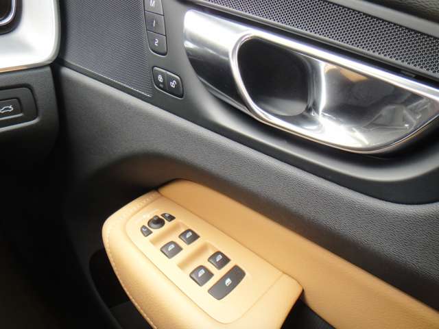 ボルボ ＸＣ６０ Ｄ４ ＡＷＤ モメンタム ディーゼルターボ ４ＷＤ H30年 (東北) 99