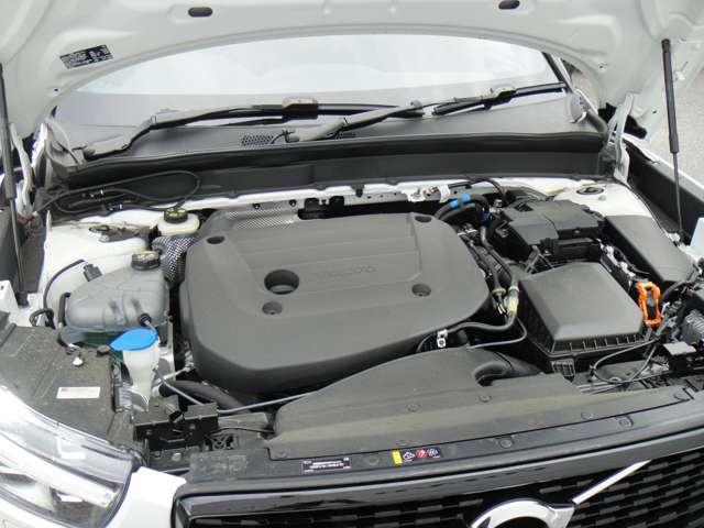 ボルボ ＸＣ４０ Ｔ４ ＡＷＤ Ｒデザイン ４ＷＤ R1年 (東北) 99