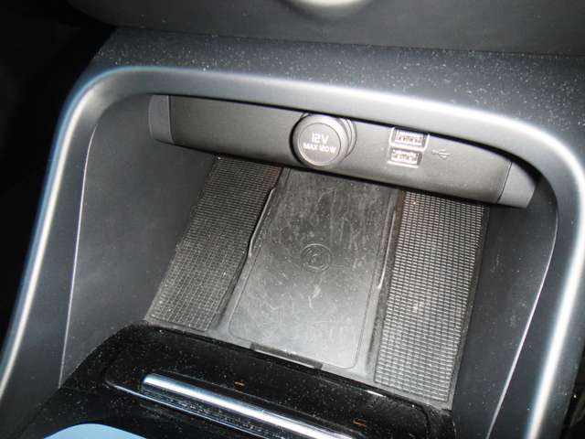 ボルボ ＸＣ４０ Ｔ４ ＡＷＤ Ｒデザイン ４ＷＤ R1年 (東北) 99