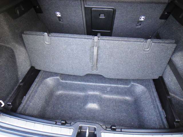 ボルボ ＸＣ４０ Ｔ４ ＡＷＤ Ｒデザイン ４ＷＤ R1年 (東北) 99