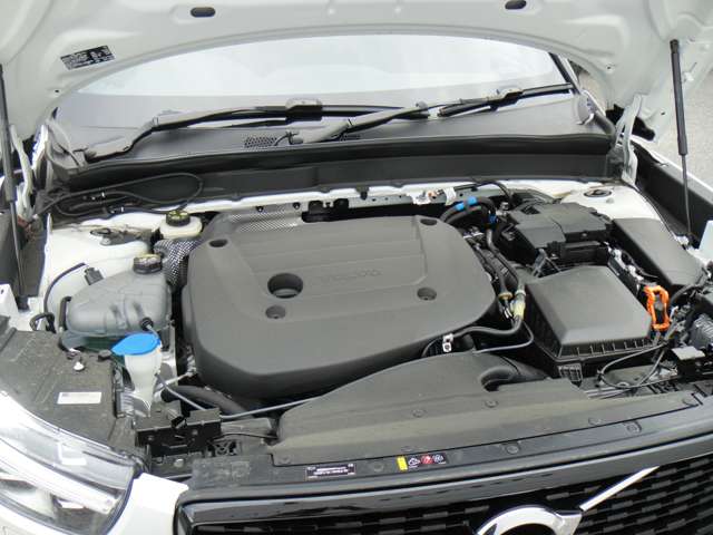 ボルボ ＸＣ４０ Ｔ４ ＡＷＤ Ｒデザイン ４ＷＤ R1年 (東北) 99