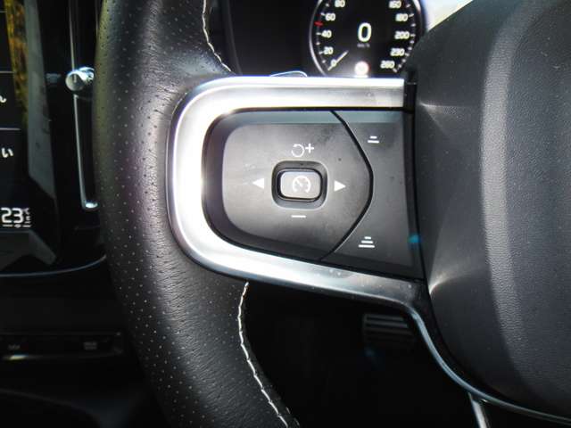 ボルボ ＸＣ４０ Ｔ４ ＡＷＤ Ｒデザイン ４ＷＤ R1年 (東北) 99