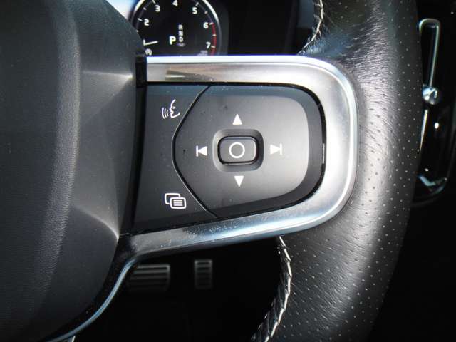 ボルボ ＸＣ４０ Ｔ４ ＡＷＤ Ｒデザイン ４ＷＤ R1年 (東北) 99